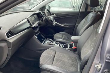 SPOTICAR Vauxhall Grandland 1.2 Turbo Ultimate Auto Euro 6 (s/s) 5dr Used Car - Suv Petrol Grey - Dartford - 1200582286_3