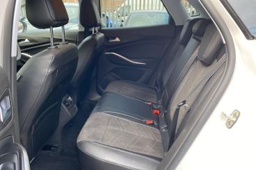 SPOTICAR Vauxhall Grandland 1.2 Ultimate E-dct Euro 6 (s/s) 5dr Used Car - Suv Hybrid White - Dartford - 1200584497_5