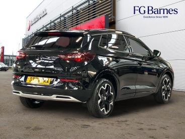 SPOTICAR Vauxhall Grandland 1.2 Turbo Ultimate Euro 6 (s/s) 5dr Used Car - Suv Petrol Black - Guildford - 1200585131_3