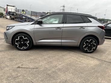 SPOTICAR Vauxhall Grandland 1.5 Turbo D Ultimate Auto Euro 6 (s/s) 5dr Used Car - Suv Diesel Grey - Pontypridd - 1200585676_4