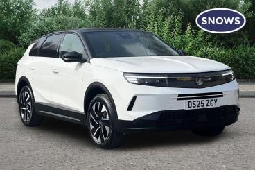 SPOTICAR Vauxhall Grandland 1.2 Ultimate E-dct Euro 6 (s/s) 5dr Used Car - Suv Hybrid White - Basingstoke - 1200587597_1