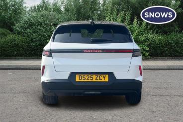 SPOTICAR Vauxhall Grandland 1.2 Ultimate E-dct Euro 6 (s/s) 5dr Used Car - Suv Hybrid White - Basingstoke - 1200587597_4