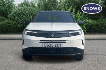 SPOTICAR Vauxhall Grandland 1.2 Ultimate E-dct Euro 6 (s/s) 5dr Used Car - Suv Hybrid White - Basingstoke - 1200587597_5