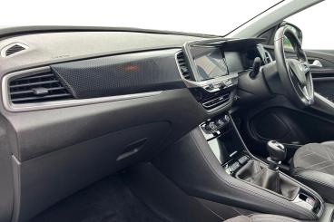 SPOTICAR Vauxhall Grandland 1.2 Turbo Ultimate Euro 6 (s/s) 5dr Used Car - Suv Petrol White - Southend-on-sea - 1200608666_2