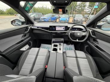 SPOTICAR Vauxhall Grandland 73kwh Ultimate Auto 5dr Used Car - Suv Electric Blue - Wantage - 1200609356_2