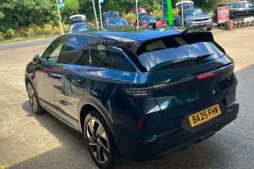 SPOTICAR Vauxhall Grandland 1.2 Gs E-dct Euro 6 (s/s) 5dr Used Car - Suv Hybrid Blue - Farningham - 1200615703_2