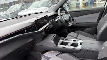 SPOTICAR Vauxhall Grandland 73kwh Gs Auto 5dr Used Car - Suv Electric White - Redditch - 1200622586_2