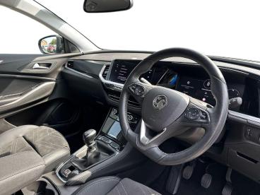 SPOTICAR Vauxhall Grandland 1.2 Turbo Ultimate Euro 6 (s/s) 5dr Used Car - Suv Petrol White - Cheltenham - 1200627302_3
