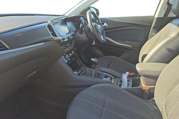 SPOTICAR Vauxhall Grandland 1.2 Turbo Gs Euro 6 (s/s) 5dr Used Car - Suv Petrol White - Eastleigh - 1200640450_2