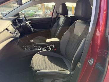 SPOTICAR Vauxhall Grandland X 1.2 Turbo Sport Nav Euro 6 (s/s) 5dr Used Car - Suv Petrol Red - Billinghay - 1200550577_4