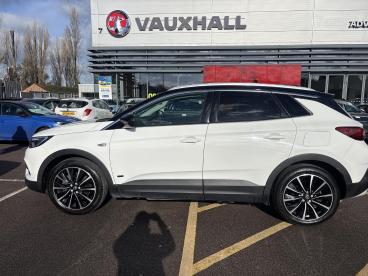 SPOTICAR Vauxhall Grandland X 1.6 13.2kwh Ultimate Nav Auto 4wd Euro 6 (s/s) 5dr Used Car - Suv Plug-in Hybrid White - Romford - 1200579126_4