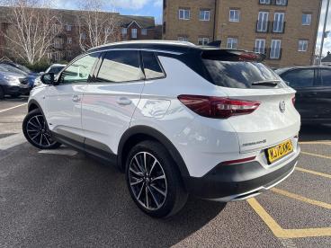 SPOTICAR Vauxhall Grandland X 1.6 13.2kwh Ultimate Nav Auto 4wd Euro 6 (s/s) 5dr Used Car - Suv Plug-in Hybrid White - Romford - 1200579126_5