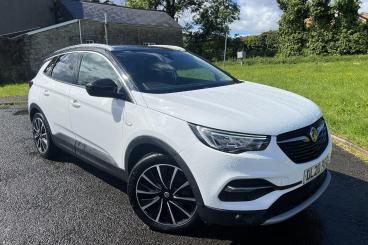 SPOTICAR Vauxhall Grandland X 1.6 13.2kwh Business Edition Nav Premium Auto 4wd Used Car - Suv Plug-in Hybrid White - Bridgend - 1200602522_1