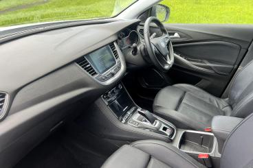 SPOTICAR Vauxhall Grandland X 1.6 13.2kwh Business Edition Nav Premium Auto 4wd Used Car - Suv Plug-in Hybrid White - Bridgend - 1200602522_2