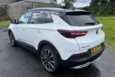 SPOTICAR Vauxhall Grandland X 1.6 13.2kwh Business Edition Nav Premium Auto 4wd Used Car - Suv Plug-in Hybrid White - Bridgend - 1200602522_3