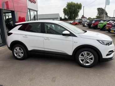 SPOTICAR Vauxhall Grandland X 1.6 Turbo D Blueinjection Se Euro 6 (s/s) 5dr Used Car - Suv Diesel White - Boston - 1200616105_5