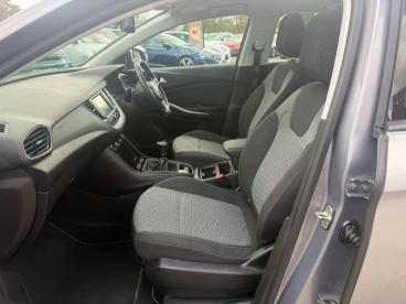 SPOTICAR Vauxhall Grandland X 1.2 Turbo Se Euro 6 (s/s) 5dr Used Car - Suv Petrol Grey - Billinghay - 1200640411_4
