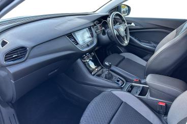 SPOTICAR Vauxhall Grandland X 1.2 Turbo Sport Nav Euro 6 (s/s) 5dr Used Car - Suv Petrol White - Eastleigh - 1200640451_2