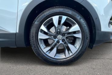 SPOTICAR Vauxhall Grandland X 1.2 Turbo Sport Nav Euro 6 (s/s) 5dr Used Car - Suv Petrol White - Eastleigh - 1200640451_5
