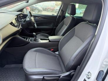 SPOTICAR Vauxhall Insignia 2.0 Turbo D Blueinjection Country Tourer 4wd Euro Used Car - Estate Diesel White - Billinghay - 1200539151_4