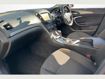 SPOTICAR Vauxhall Insignia 1.6 Cdti Design Nav Auto Euro 6 5dr Used Car - Saloon Diesel Black - Uckfield - 1200587590_2