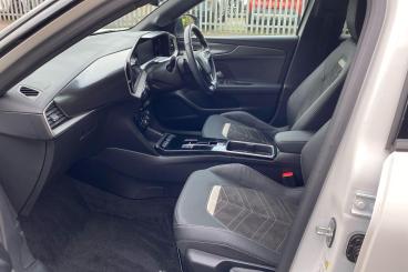 SPOTICAR Vauxhall Mokka 1.2 Turbo Ultimate Auto Euro 6 (s/s) 5dr Used Car - Suv Petrol White - Dartford - 1200557086_3