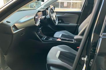 SPOTICAR Vauxhall Mokka 1.2 Turbo Elite Nav Premium Auto Euro 6 (s/s) 5dr Used Car - Suv Petrol Black - Woolwich - 1200557740_3