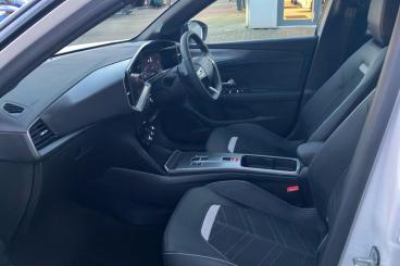 SPOTICAR Vauxhall Mokka 1.2 Turbo Ultimate Auto Euro 6 (s/s) 5dr Used Car - Suv Petrol White - Rochester - 1200561647_3