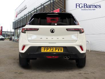 SPOTICAR Vauxhall Mokka 1.2 Turbo Gs Line Euro 6 (s/s) 5dr Used Car - Suv Petrol White - Guildford - 1200569005_5