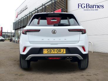 SPOTICAR Vauxhall Mokka 1.2 Turbo Elite Premium Euro 6 (s/s) 5dr Used Car - Suv Petrol White - Guildford - 1200593963_5