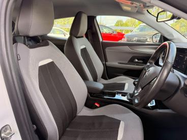 SPOTICAR Vauxhall Mokka 1.2 Turbo Elite Premium Euro 6 (s/s) 5dr Used Car - Suv Petrol White - Trowbridge - 1200601462_5
