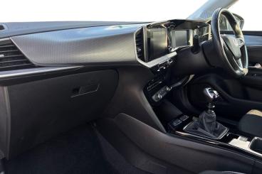 SPOTICAR Vauxhall Mokka 1.2 Turbo Design Euro 6 (s/s) 5dr Used Car - Suv Petrol White - Southend-on-sea - 1200618435_2