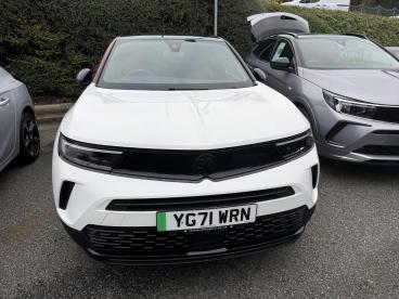 SPOTICAR Vauxhall Mokka Mokka-e 50kwh Sri Nav Premium Auto 5dr Used Car - Suv Electric White - Colwyn Bay - 1200558795_2