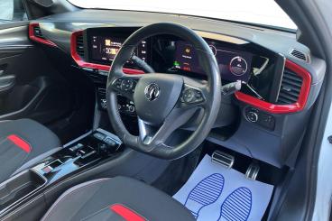 SPOTICAR Vauxhall Mokka Mokka-e 50kwh Sri Nav Premium Auto 5dr Used Car - Suv Electric White - Ilkeston - 1200561440_3