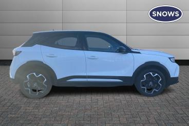 SPOTICAR Vauxhall Mokka Mokka-e 50kwh Ultimate Auto 5dr Used Car - Suv Electric White - Eastleigh - 1200562805_5