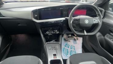 SPOTICAR Vauxhall Mokka Mokka-e 54kwh Gs Auto 5dr Used Car - Suv Electric White - Wimbledon - 1200564986_4