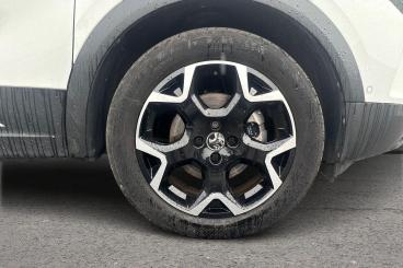 SPOTICAR Vauxhall Mokka Mokka-e 50kwh Ultimate Auto 5dr Used Car - Suv Electric White - Eastleigh - 1200577085_5