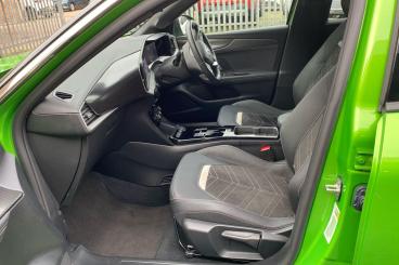 SPOTICAR Vauxhall Mokka Mokka-e 50kwh Ultimate Auto 5dr Used Car - Suv Electric Green - Farningham - 1200577970_3