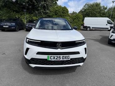 SPOTICAR Vauxhall Mokka Mokka-e 50kwh Griffin Auto 5dr Used Car - Suv Electric White - Colwyn Bay - 1200609259_2