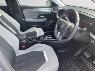 SPOTICAR Vauxhall Mokka Mokka-e 50kwh Elite Premium Auto 5dr Used Car - Suv Electric Grey - Sudbury - 1200609701_4