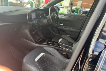 SPOTICAR Vauxhall Mokka Mokka-e 50kwh Ultimate Auto 5dr Used Car - Suv Electric Black - Rochester - 1200618552_3