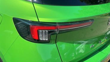 SPOTICAR Vauxhall Mokka Mokka-e 50kwh Ultimate Auto 5dr Used Car - Suv Electric Green - Wimbledon - 1200620679_5