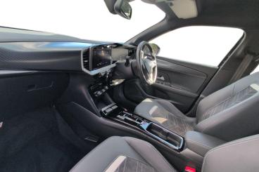 SPOTICAR Vauxhall Mokka Mokka-e 50kwh Ultimate Auto 5dr Used Car - Suv Electric Black - Eastleigh - 1200623172_2