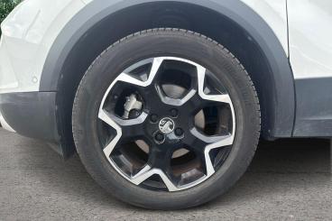 SPOTICAR Vauxhall Mokka Mokka-e 50kwh Ultimate Auto 5dr Used Car - Suv Electric White - Eastleigh - 1200628686_5