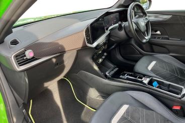 SPOTICAR Vauxhall Mokka Mokka-e 50kwh Ultimate Auto 5dr Used Car - Suv Electric Green - Eastleigh - 1200628689_2