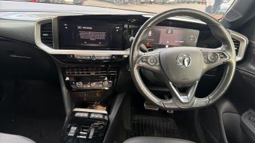 SPOTICAR Vauxhall Mokka Mokka-e 50kwh Ultimate Auto 5dr Used Car - Suv Electric Grey - Redditch - 1200642272_4