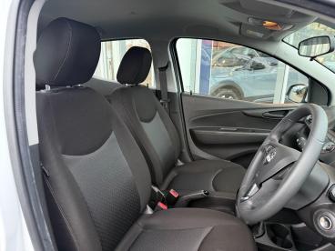 SPOTICAR Vauxhall Viva 1.0i Se Euro 6 5dr (a/c) Used Car - City Car Petrol White - Trowbridge - 1200577046_5