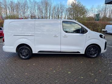 SPOTICAR Vauxhall Vivaro 2.0 Turbo D Pro Xl Panel Van Lwb Euro 6 6dr Used Car - Commercial Vehicle Diesel White - Tonbridge - 1200562404_2