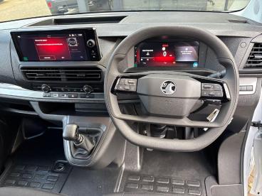 SPOTICAR Vauxhall Vivaro 2.0 Turbo D Pro Xl Panel Van Lwb Euro 6 6dr Used Car - Commercial Vehicle Diesel White - Tonbridge - 1200562404_3