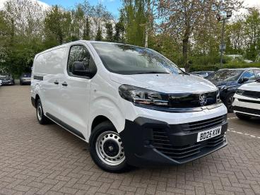 SPOTICAR Vauxhall Vivaro 2.0 Turbo D Prime Xl Panel Van Auto Lwb Euro 6 (s/ Used Car - Commercial Vehicle Diesel White - Tonbridge - 1200593976_1